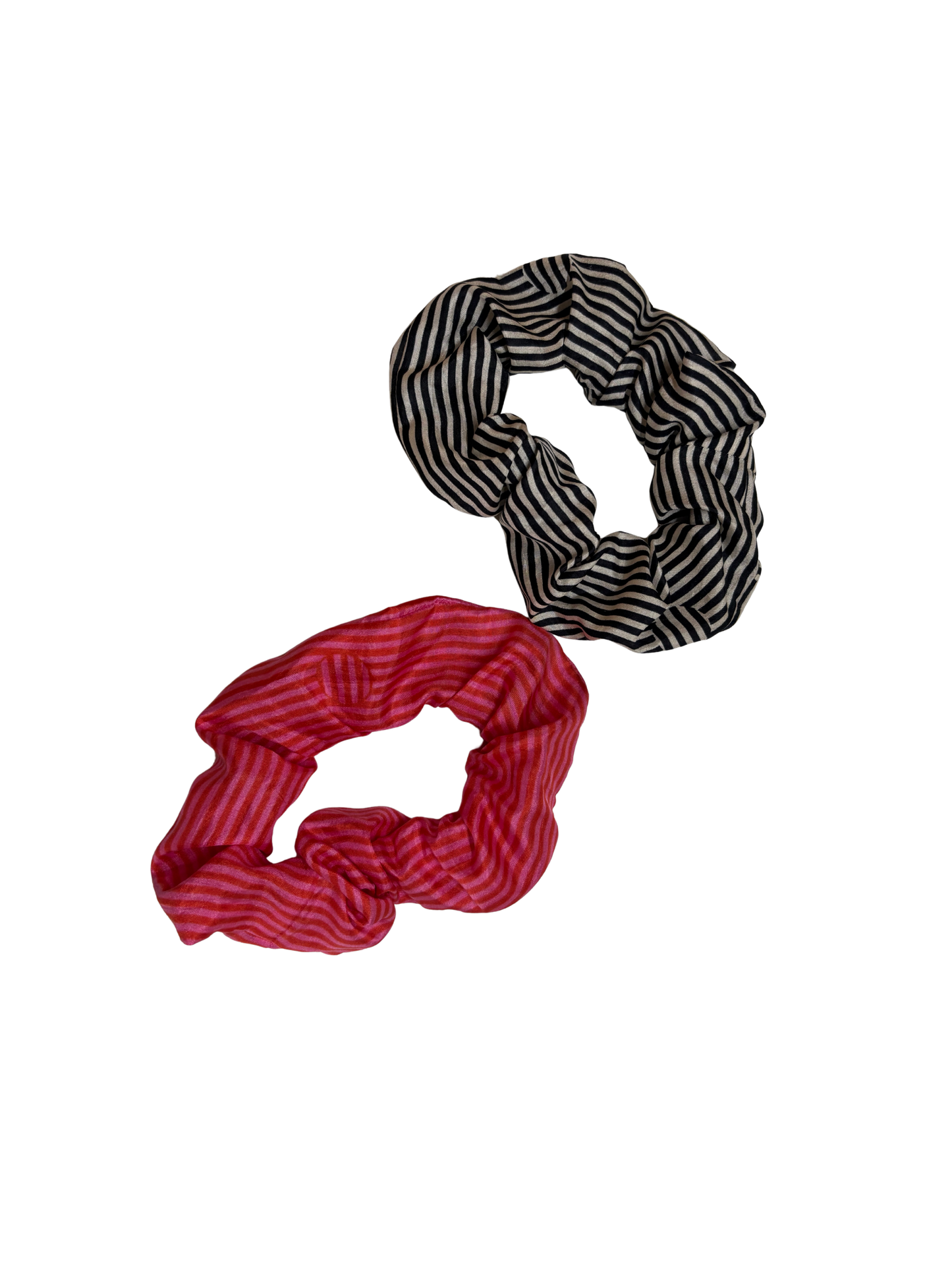 line + dot scrunchie